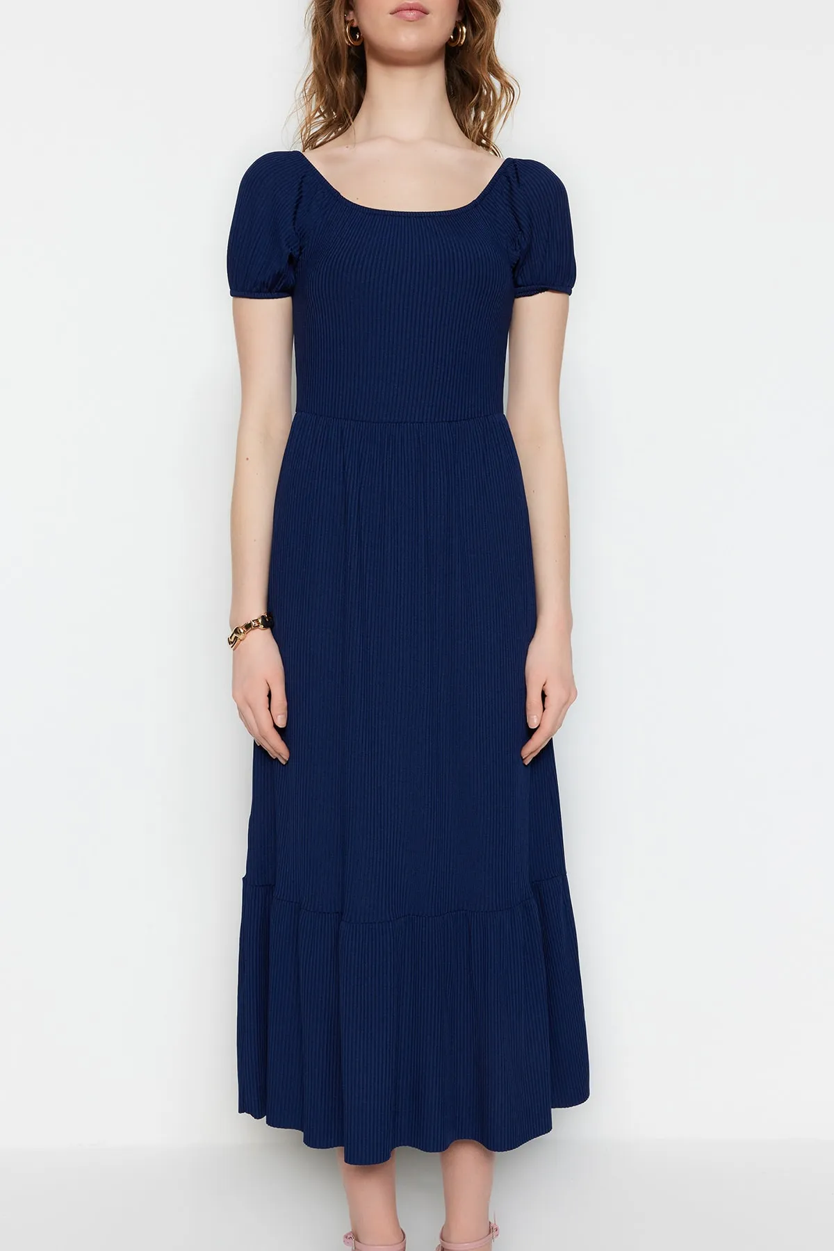 Trendyol Collection  Marineblaues Maxi-Strickkleid in A-Linie mit Carmenkragen TWOSS22EL0829
