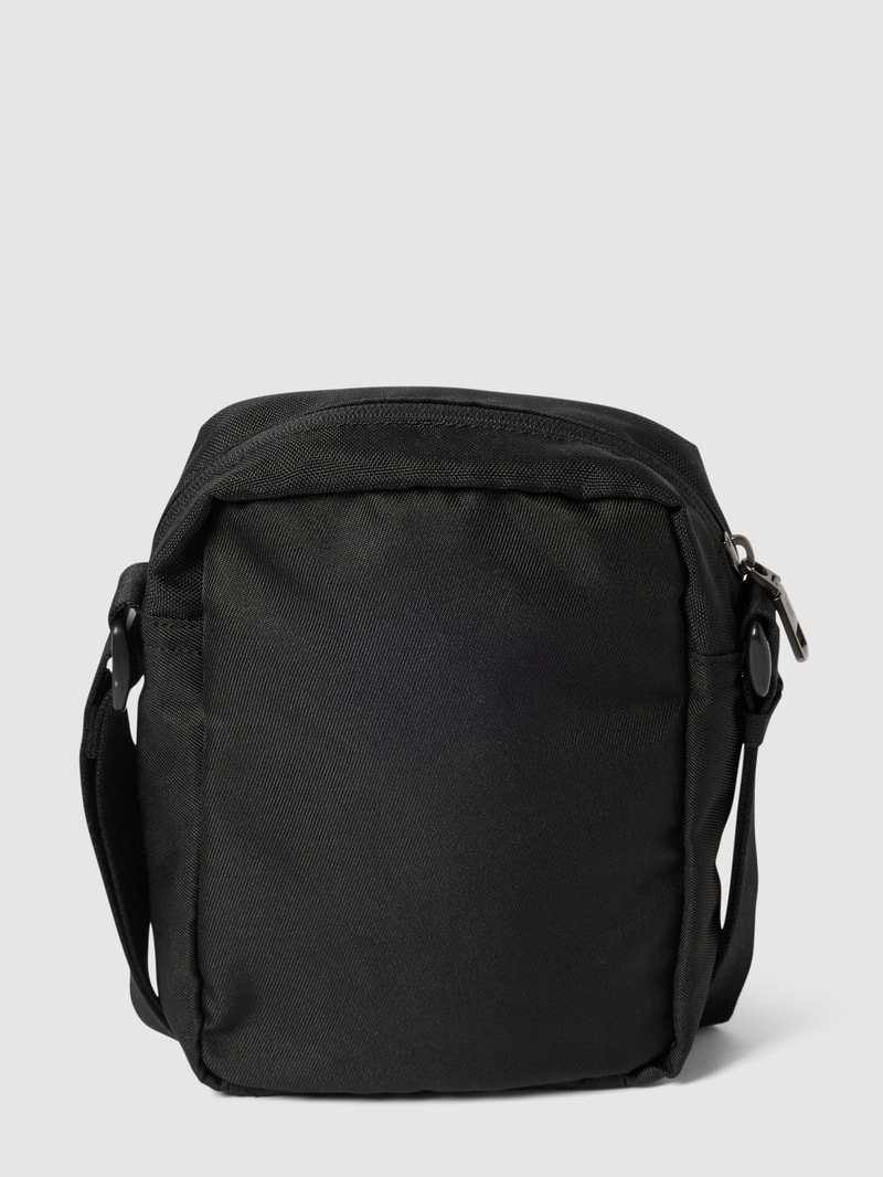 Umhängetasche mit Label-Patch in schwarz