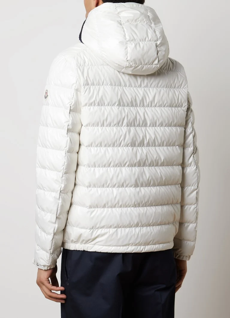 Jachetă matlasată Moncler Cornour cu umplutură de puf și buzunare laterale.
