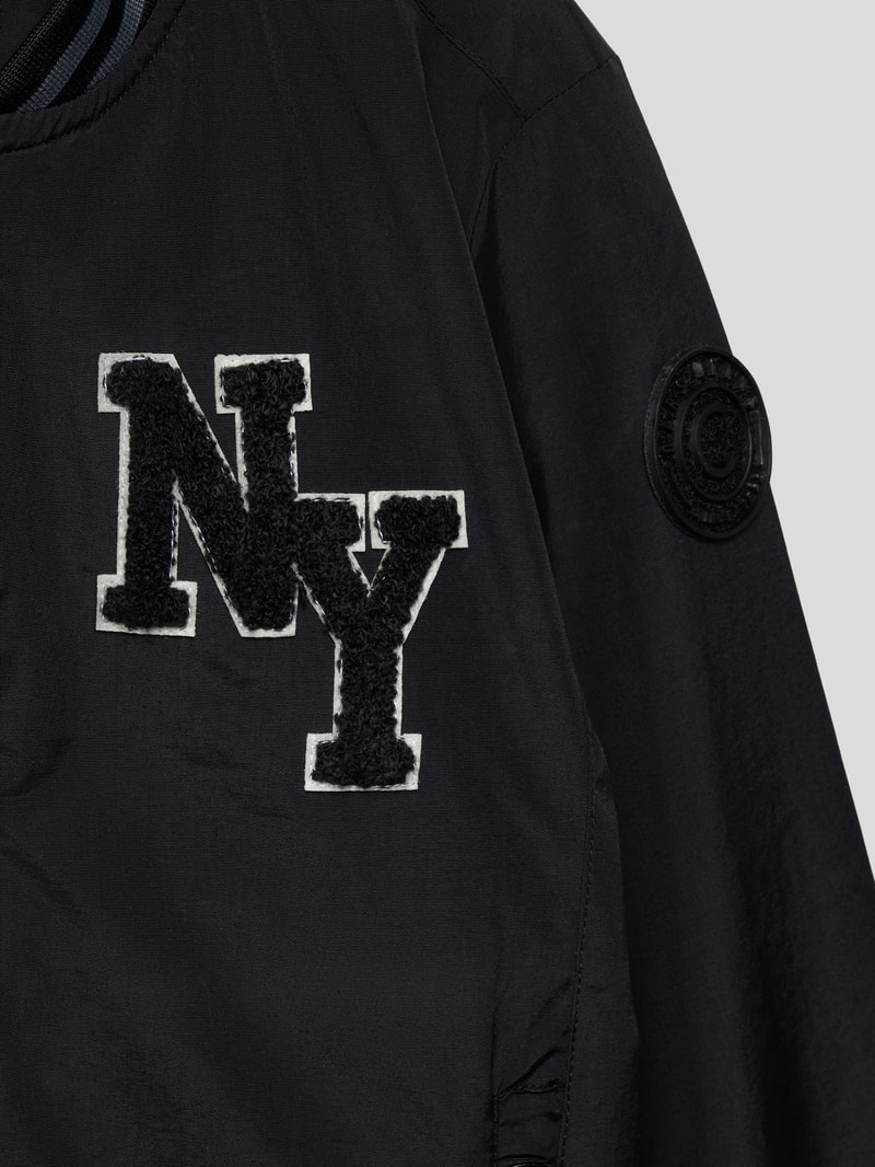 Bomberjacke mit Label-Detail Modell 'basecar' in schwarz