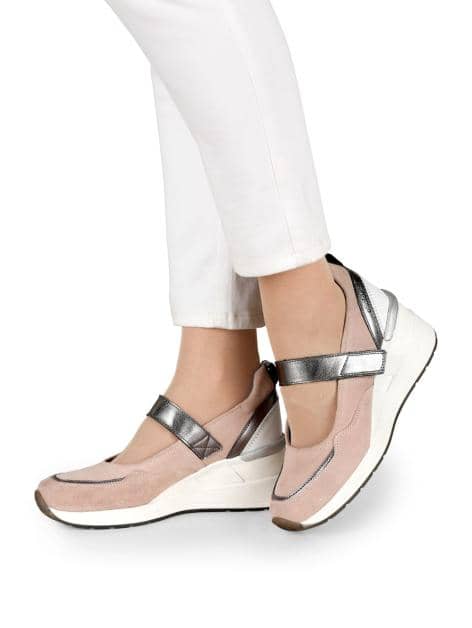 Klettslipper mit besonders hohem Keilabsatz