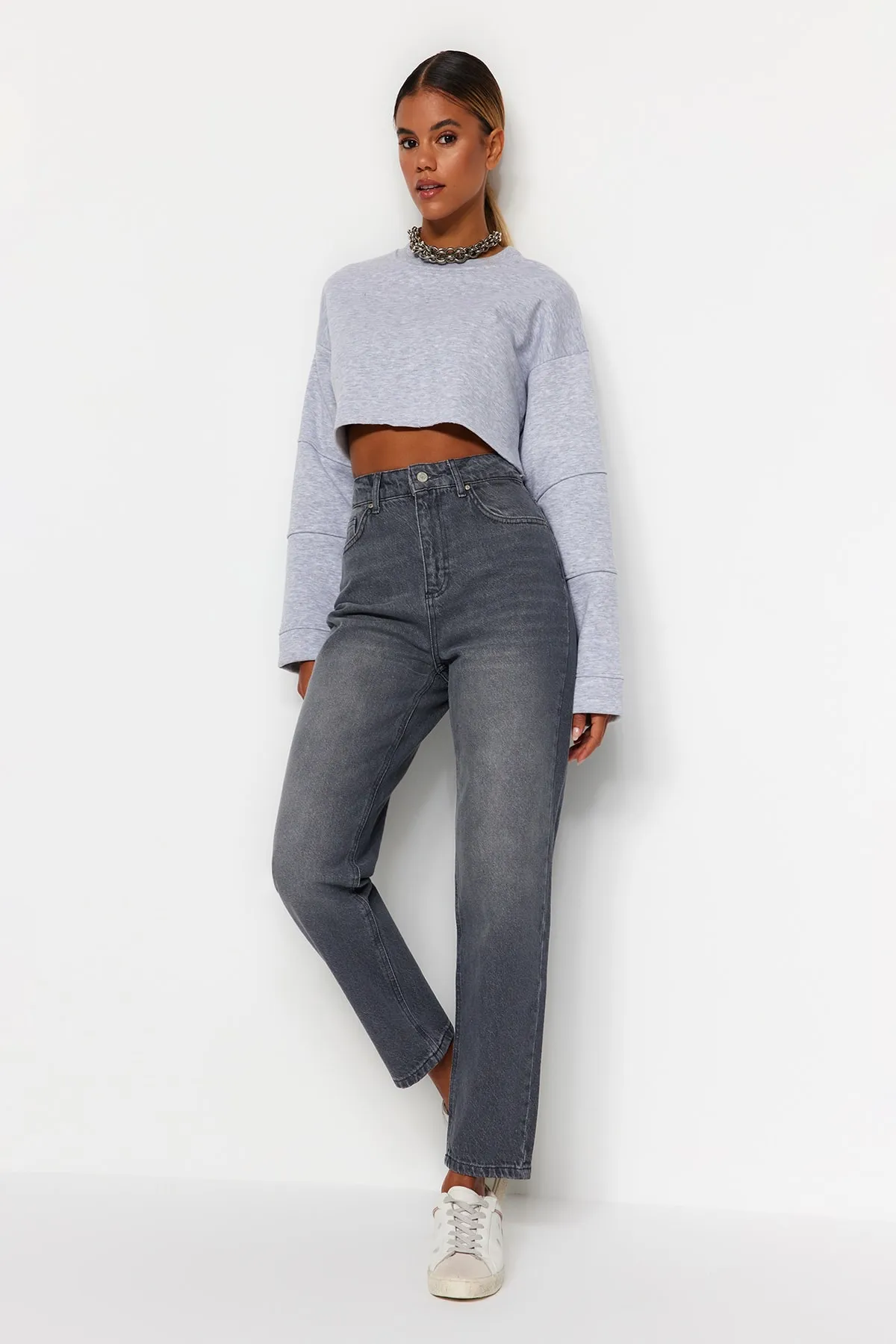 Trendyol Collection  Graue Mom-Jeans mit hoher Taille TWOAW24JE00076