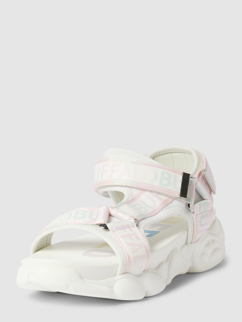 Sandalen mit Label-Details in weiß