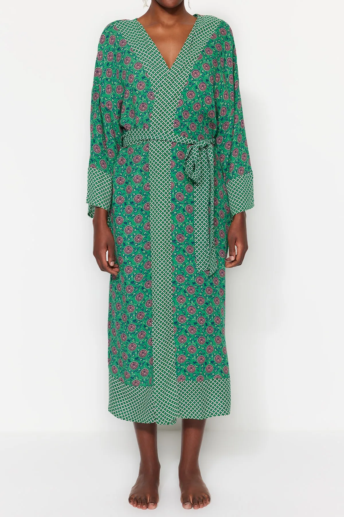 Trendyol Collection  Ethnisch gemusterter, gewebter Maxi-Kimono und Kaftan mit Gürtel TBESS21KM0171