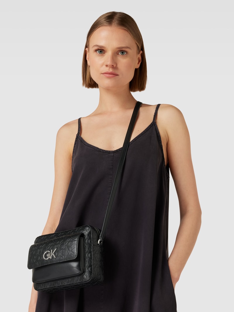 Crossbody Bag in Leder-Optik Modell 'RE-LOCK' in schwarz