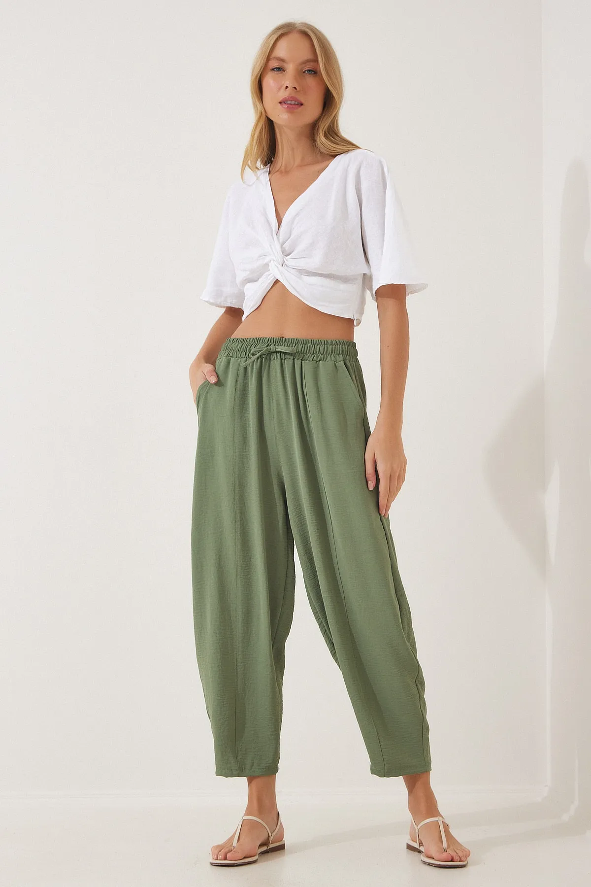 Happiness İstanbul  Khakifarbene Shalwar-Hose aus Leinen für Damen CI00036