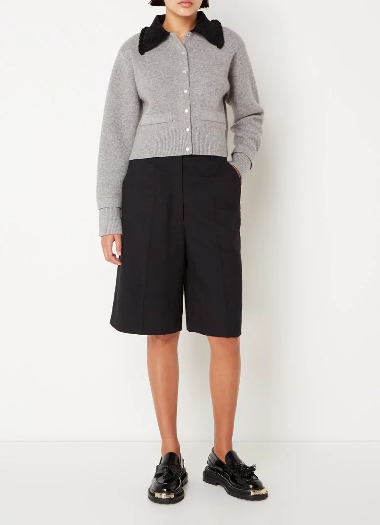 Cardigan Sandro in pregiata maglia di misto lana con tasche applicate.