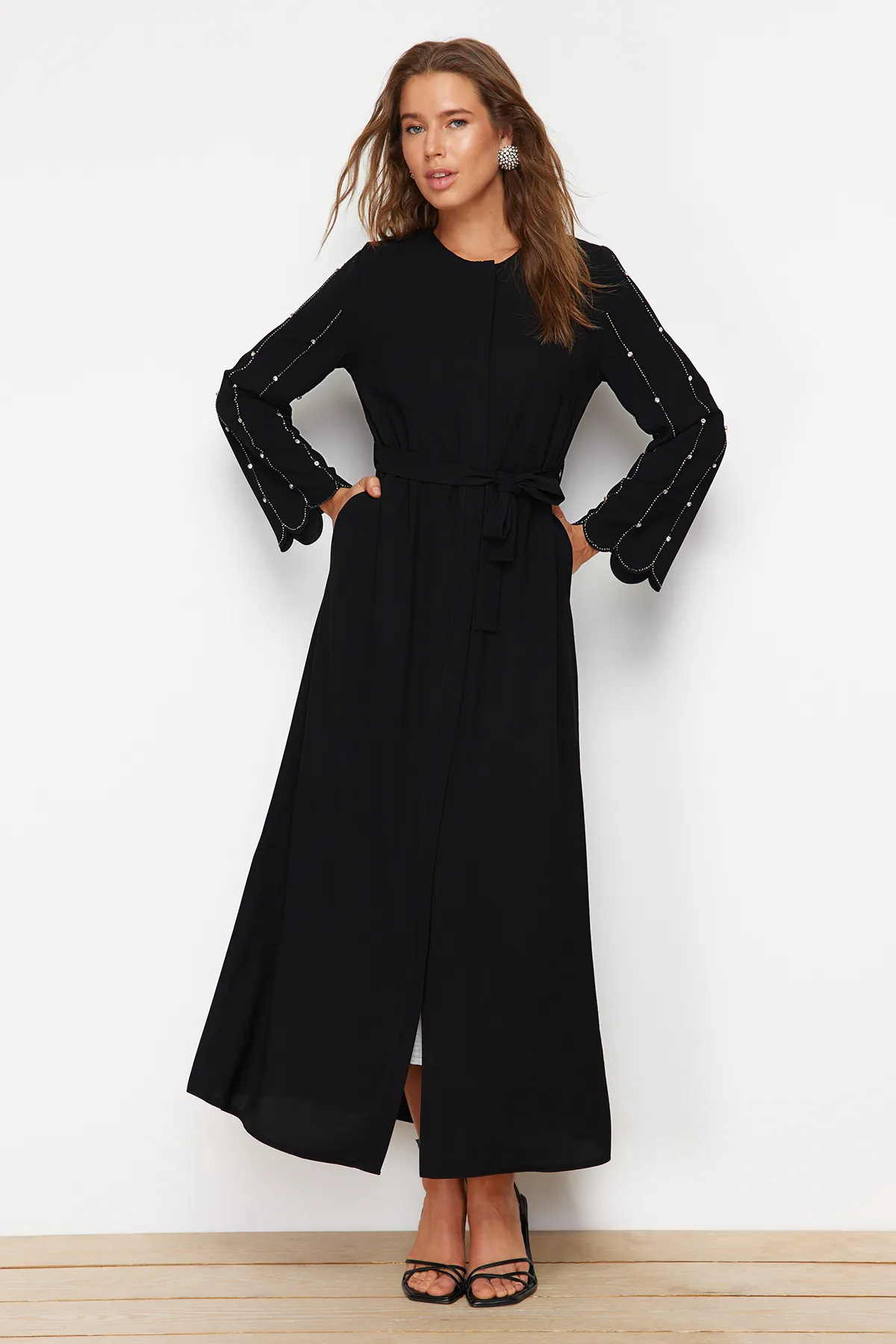 Trendyol Modest  Schwarzes Stein-Accessoire, gewebte Kappe & Ferace & Abaya TCTSS24KF00019
