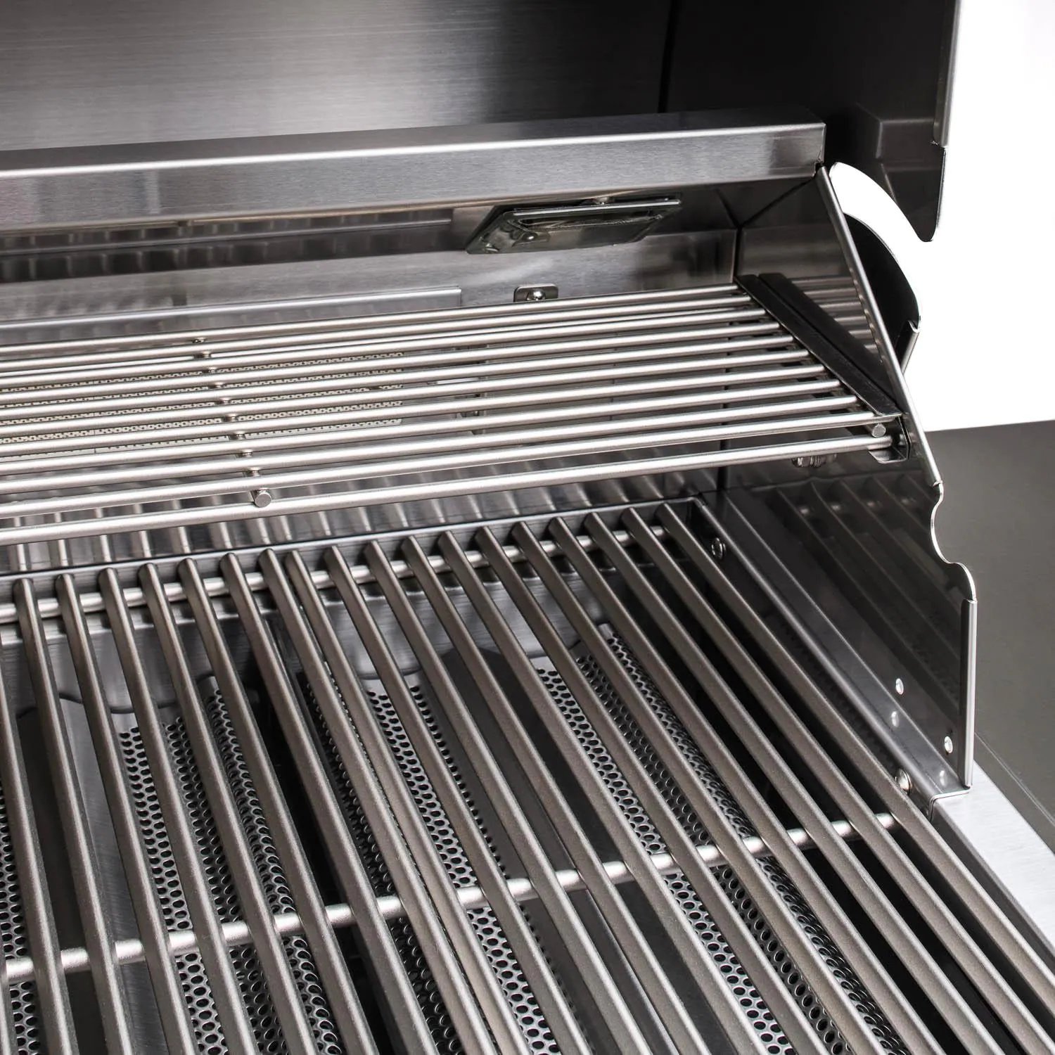 Blaze Premium LTE 32-Inch 4-Burner Propane Gas Grill With Rear Infrared Burner & Grill Lights - BLZ-4LTE2-LP