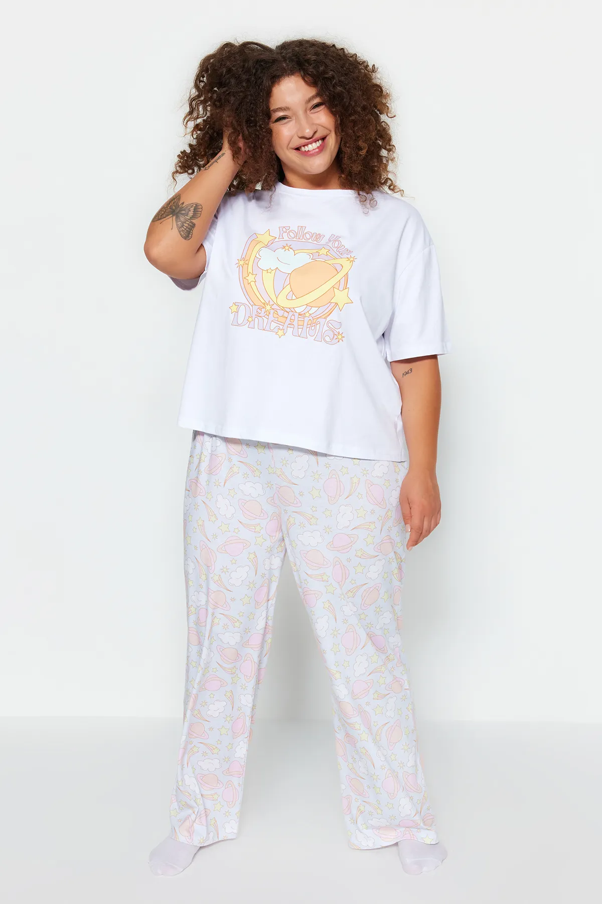 Trendyol Curve  Rosa bedrucktes Strickpyjama-Set TBBAW24AI00023