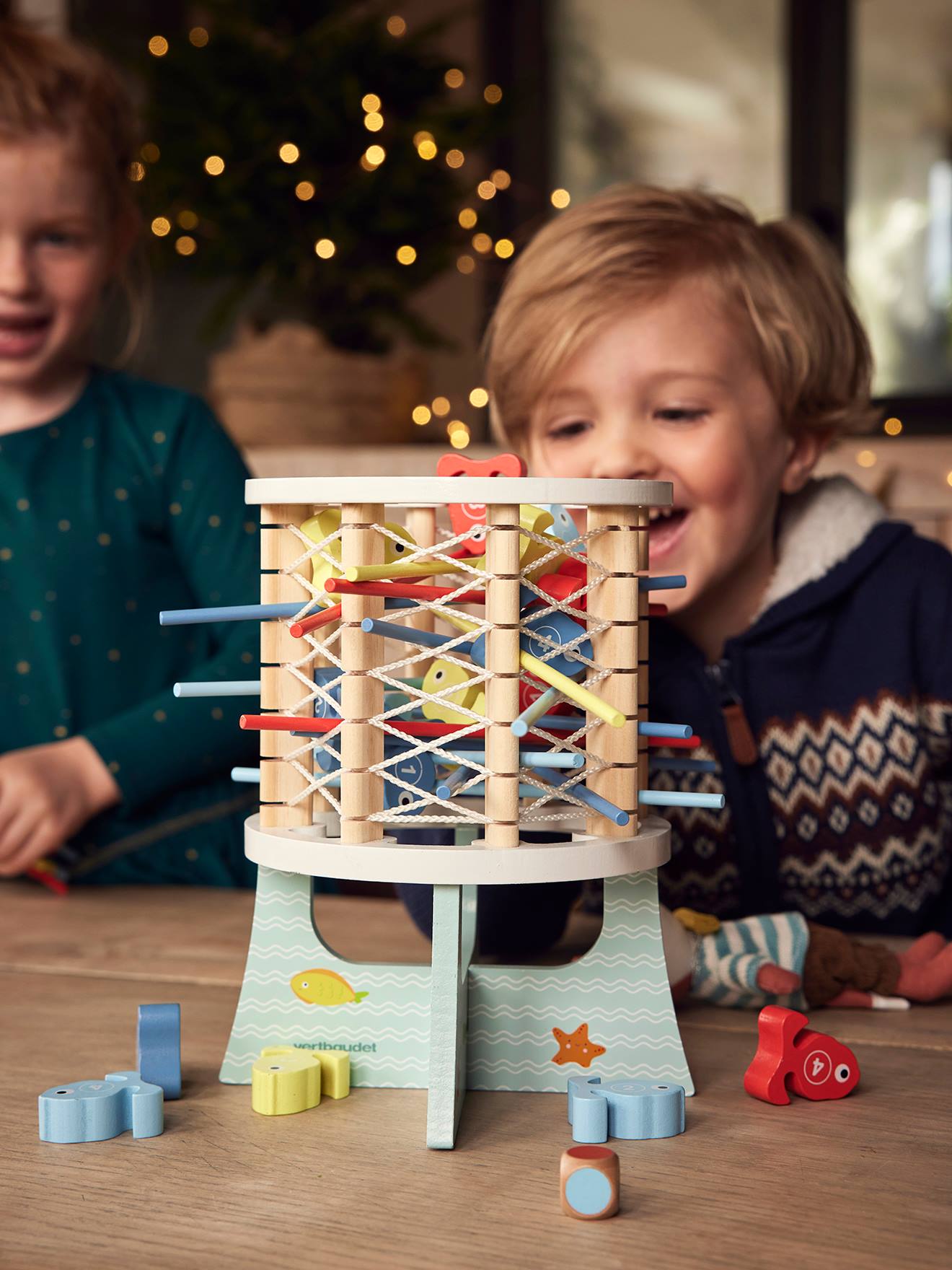 Jeu d'adresse poissons en bois FSC® multicolore