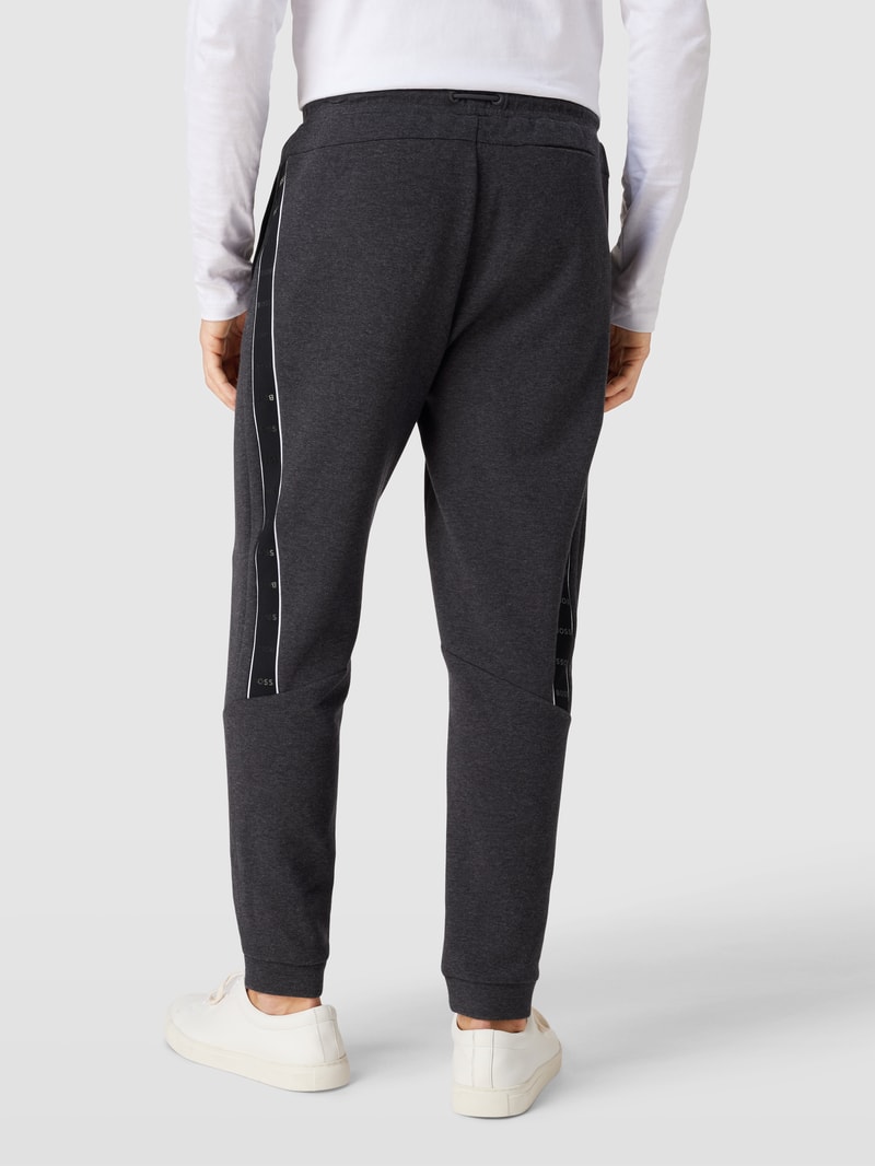 Sweatpants mit Galonstreifen Modell 'HADIKO' in mittelgrau
