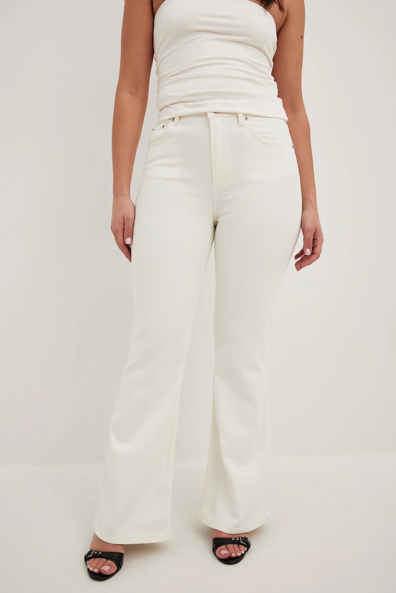 Ausgestellte Jeans mit hoher Taille