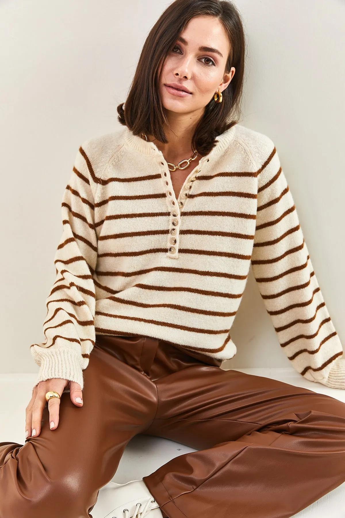 Bianco Lucci  Gestreifter Strickpullover mit Rollkragen und geknöpftem Kragen für Damen