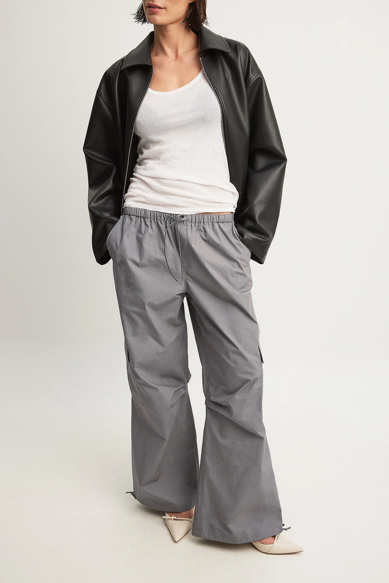 Lockere Cargohose mit halbhoher Taille und Kordelzug