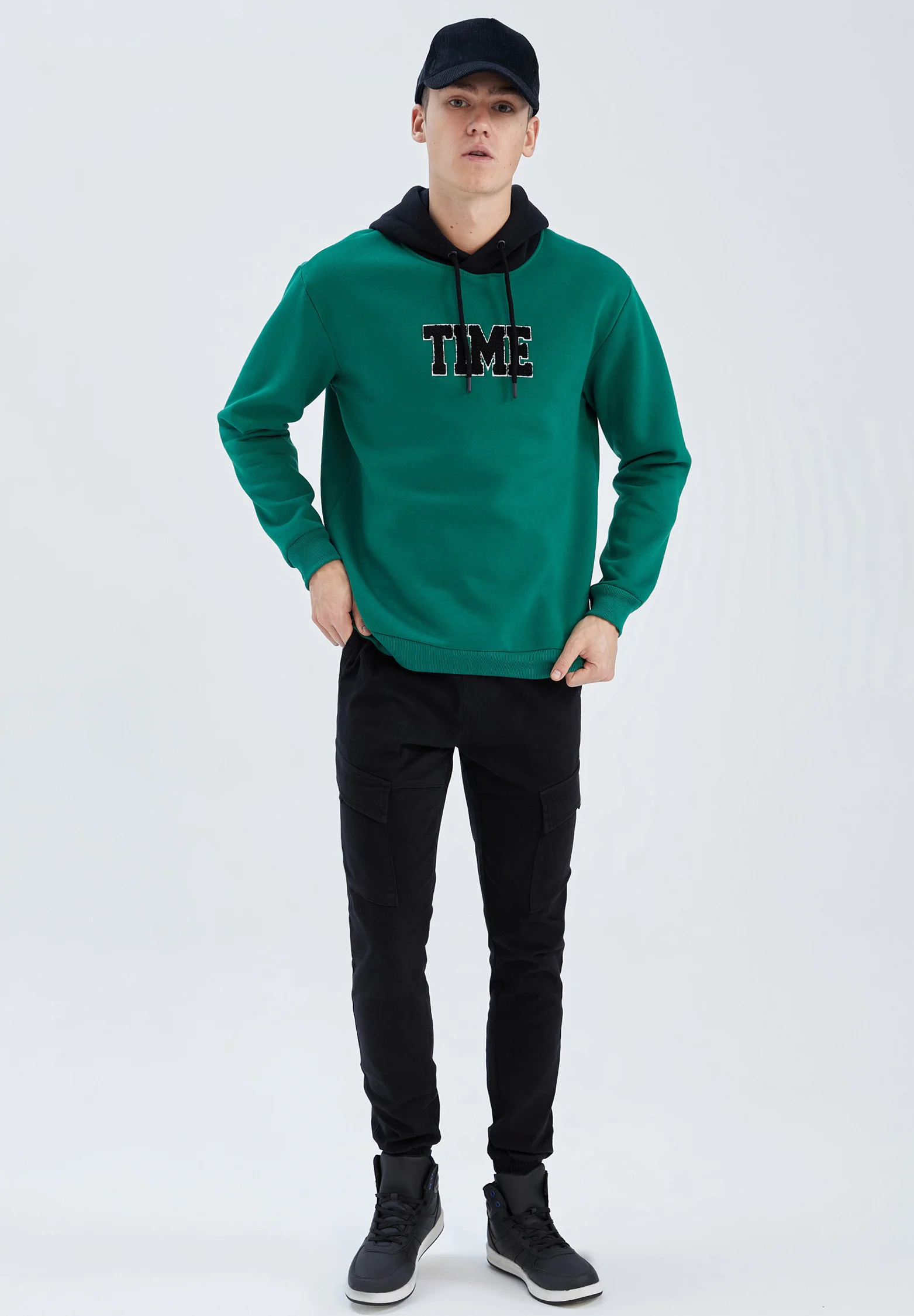 Sudadera con capucha DeFacto REGULAR FIT