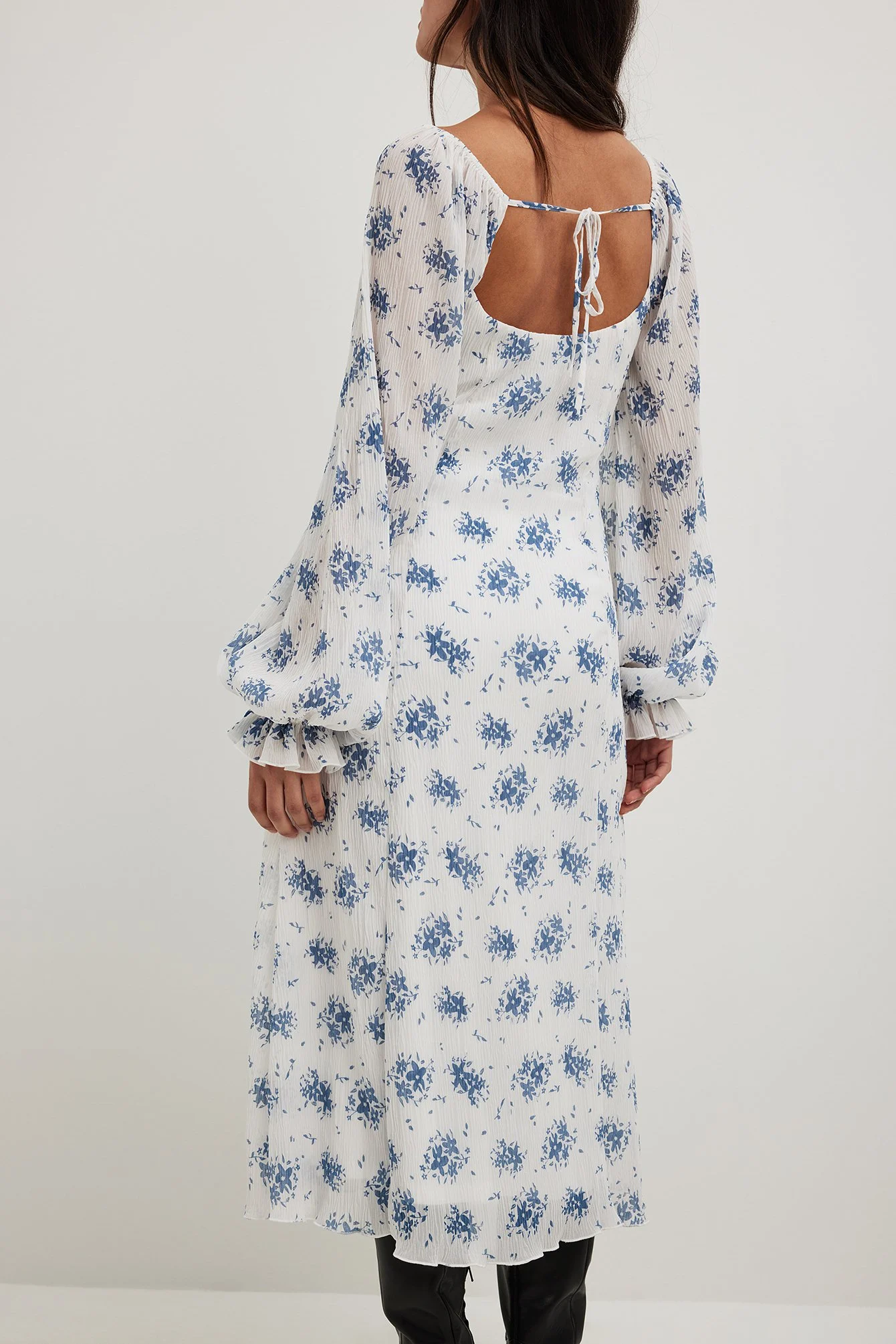 Midikleid mit offenem Rücken