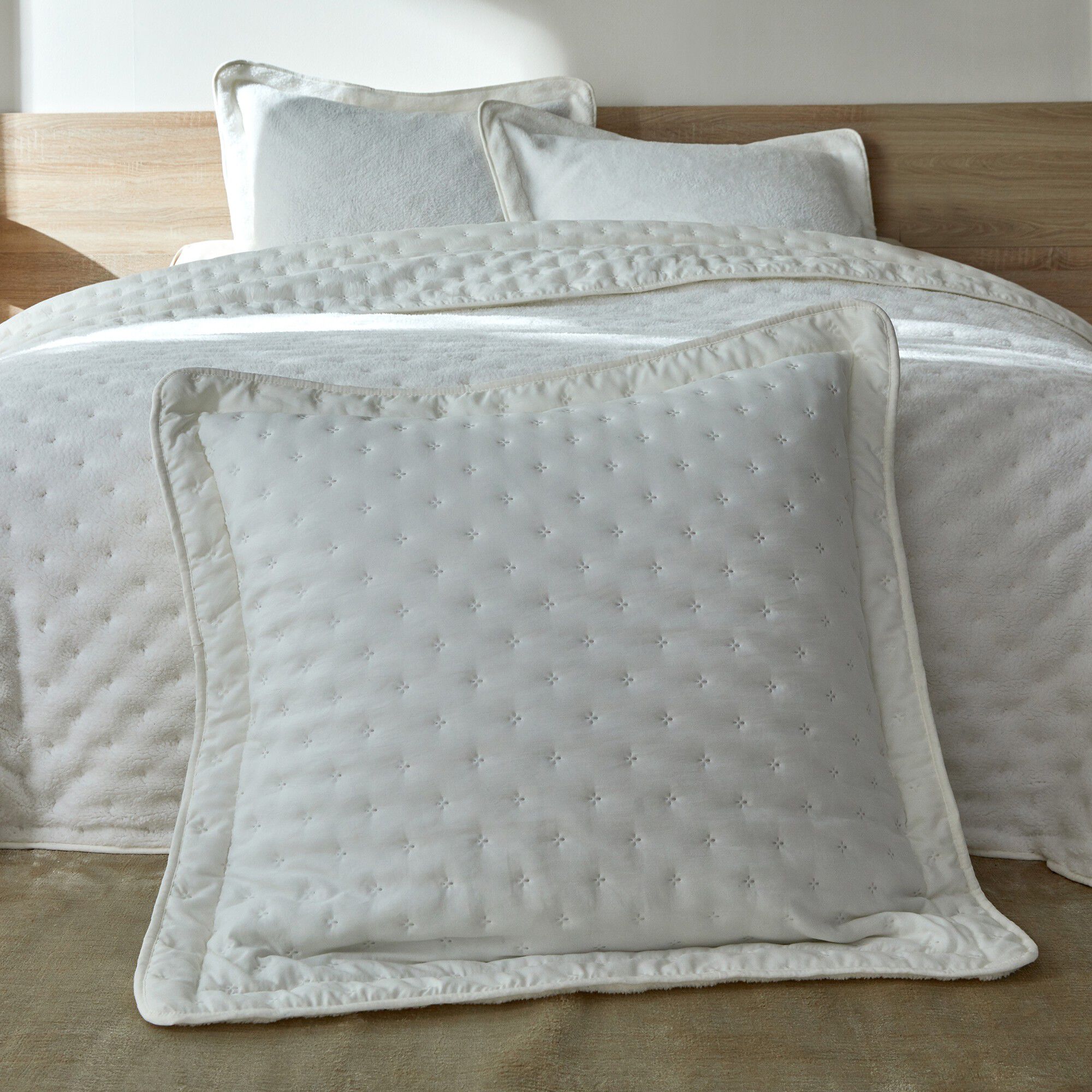 Couvre-lit réversible microfibre matelassée/sherpa