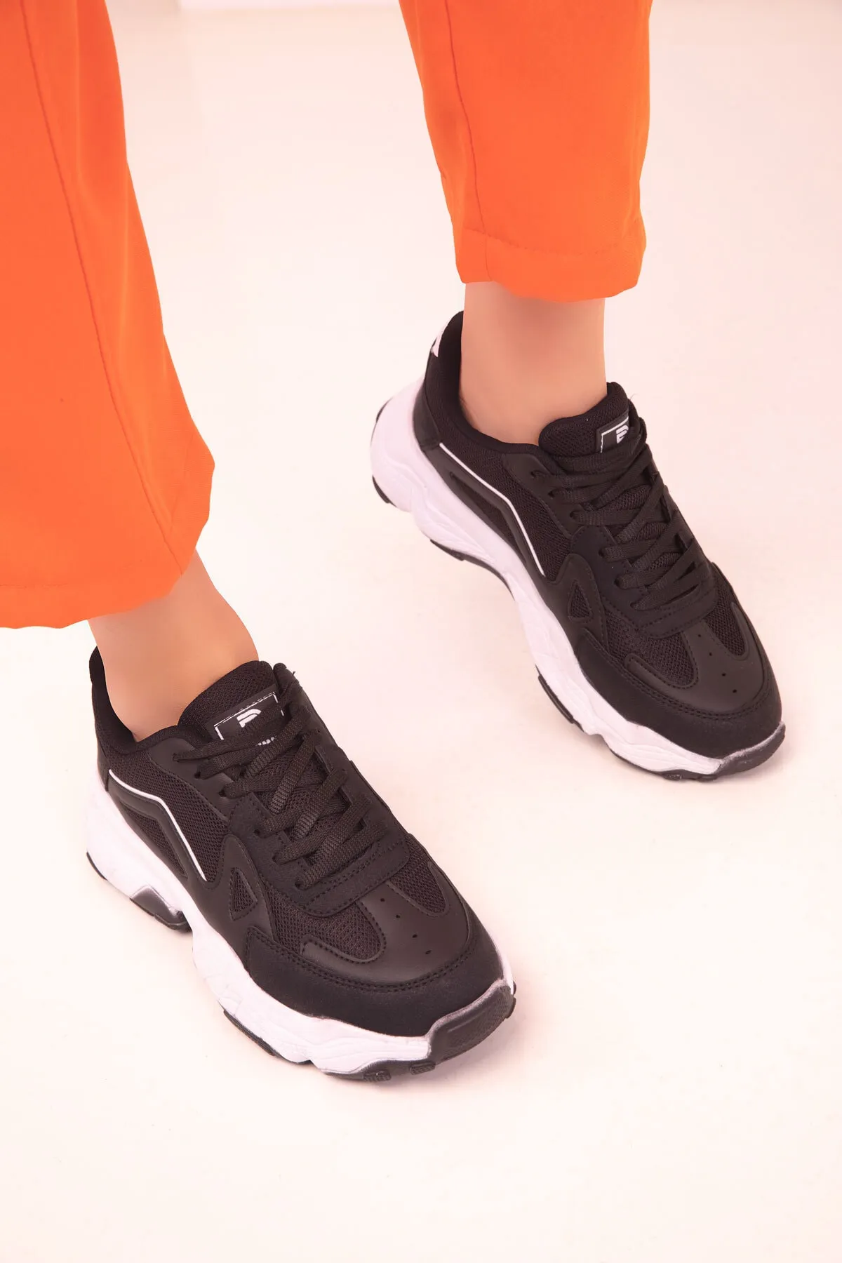 SOHO  Schwarz-weiße Damen Sneakers 18148