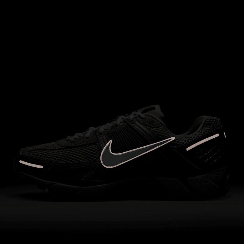 NIKE Zoom Vomero 5 