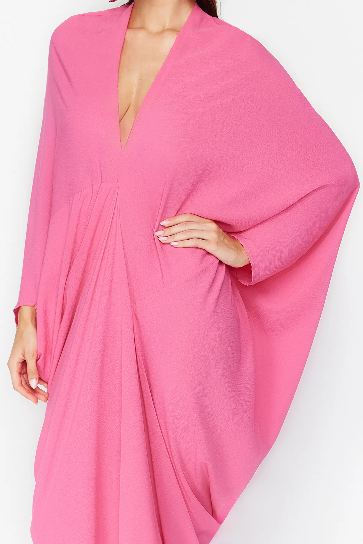 Trendyol Collection  Fuchsia Wide Fit Maxi Woven gerafftes Strandkleid TBESS23EL00274