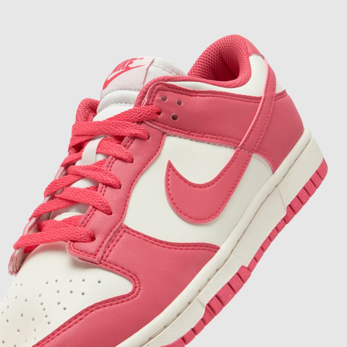 Nike Dunk Low-sneakers i vitt och rosa