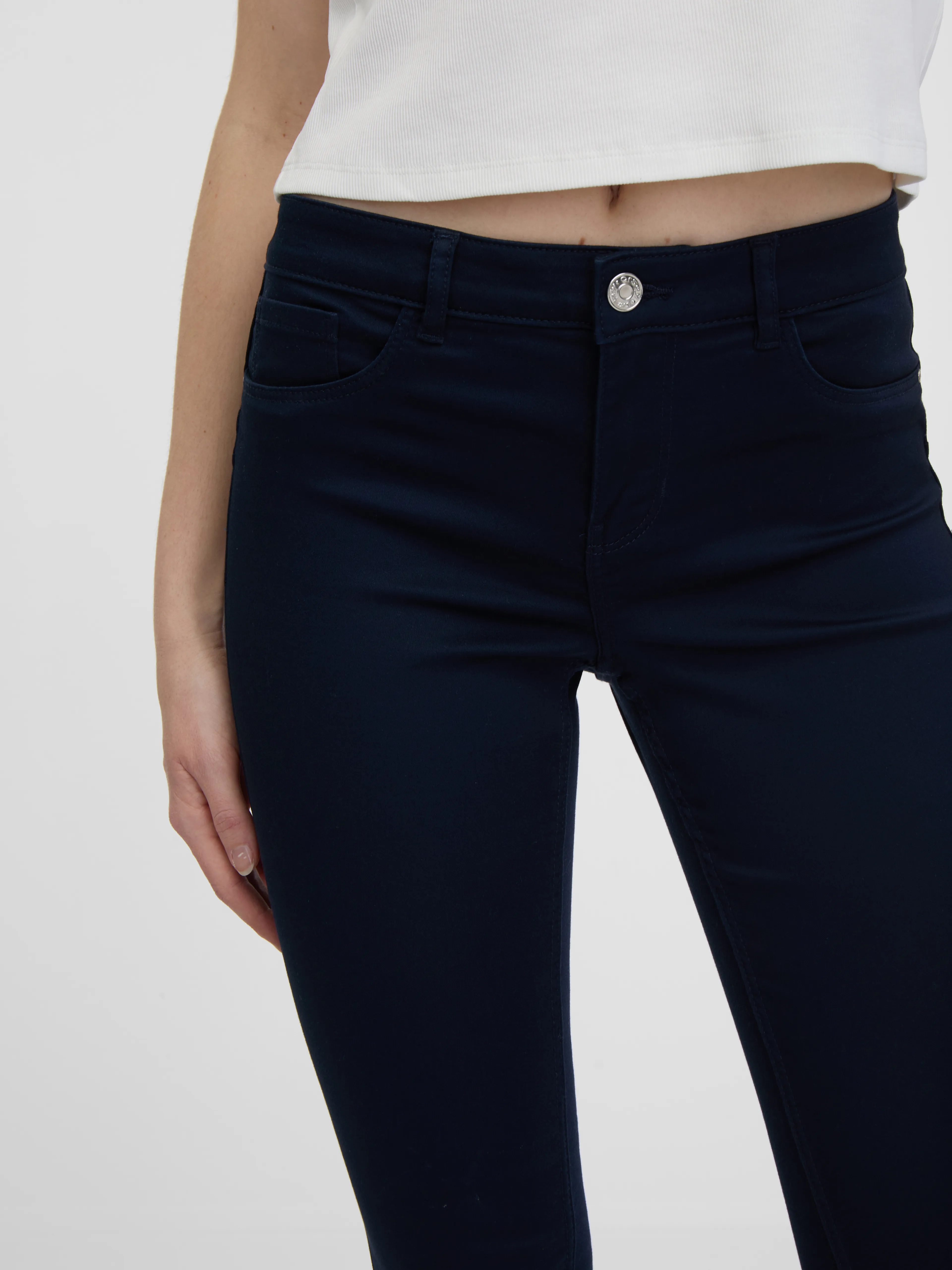 Dunkelblaue Röhrenjeans für Damen ORSAY