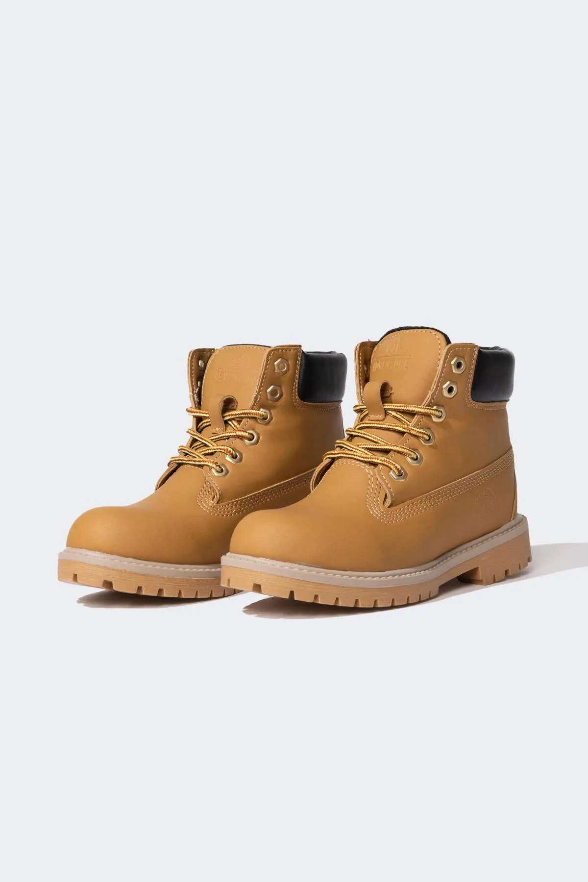 DeFacto  Jungen Stiefel aus Kunstleder mit gezackter Sohle B8342a823wn