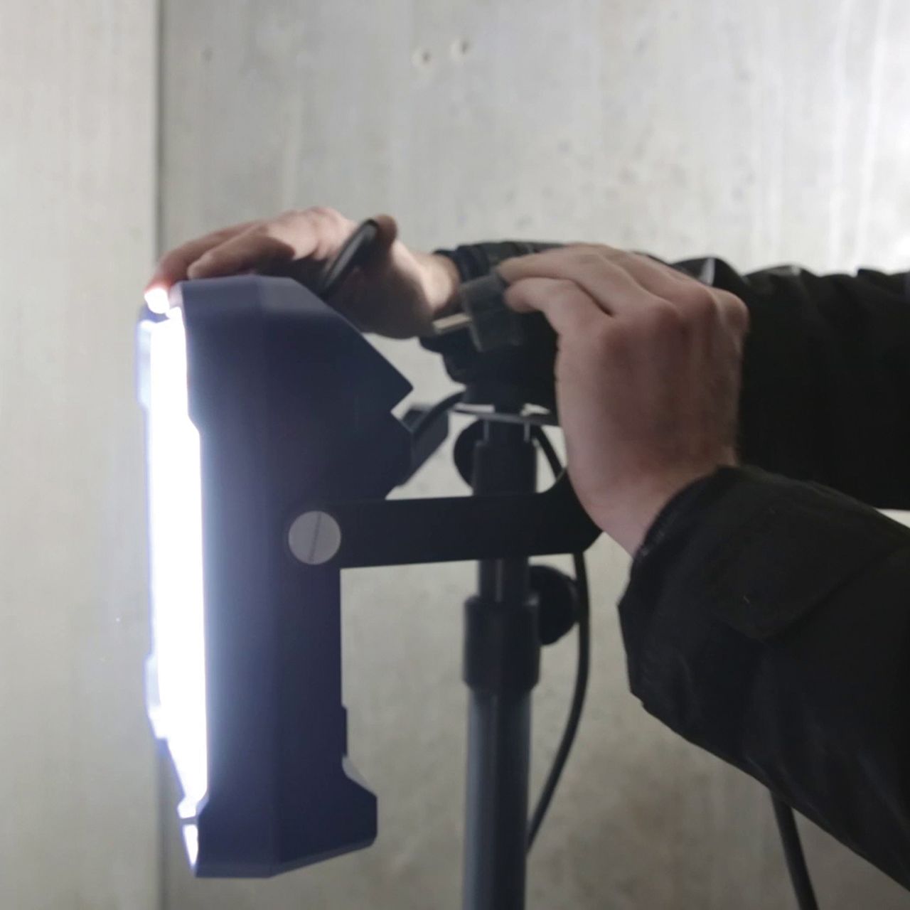 Kiesel SCANGRIP VEGA LITE KOMPAKT 4000 Lumen LED-Strahler mit Steckdose