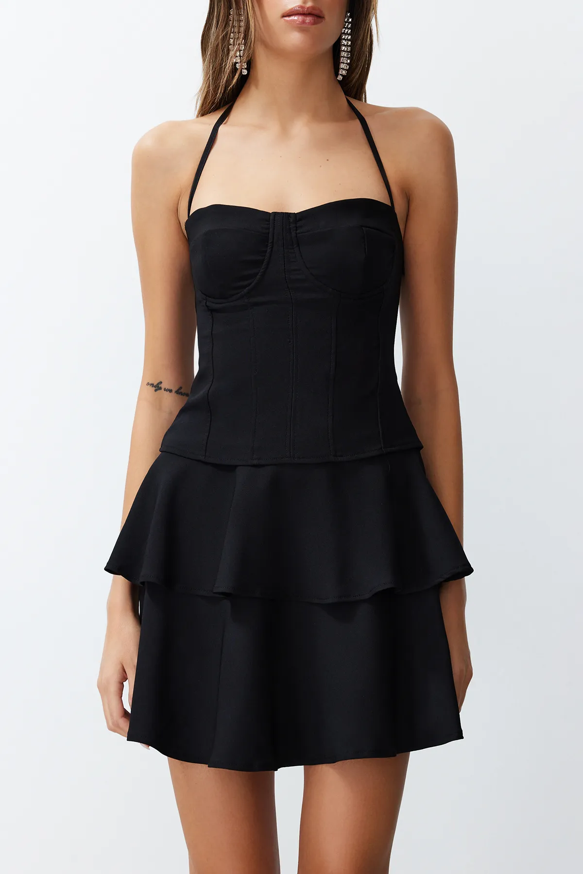Trendyol Collection  Schwarzes stilvolles Abendkleid - Kleid mit Taillenöffnung