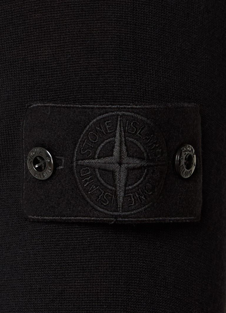Maglione Stone Island 566FC in lana pregiata con logo, lavorato a maglia con precisione.