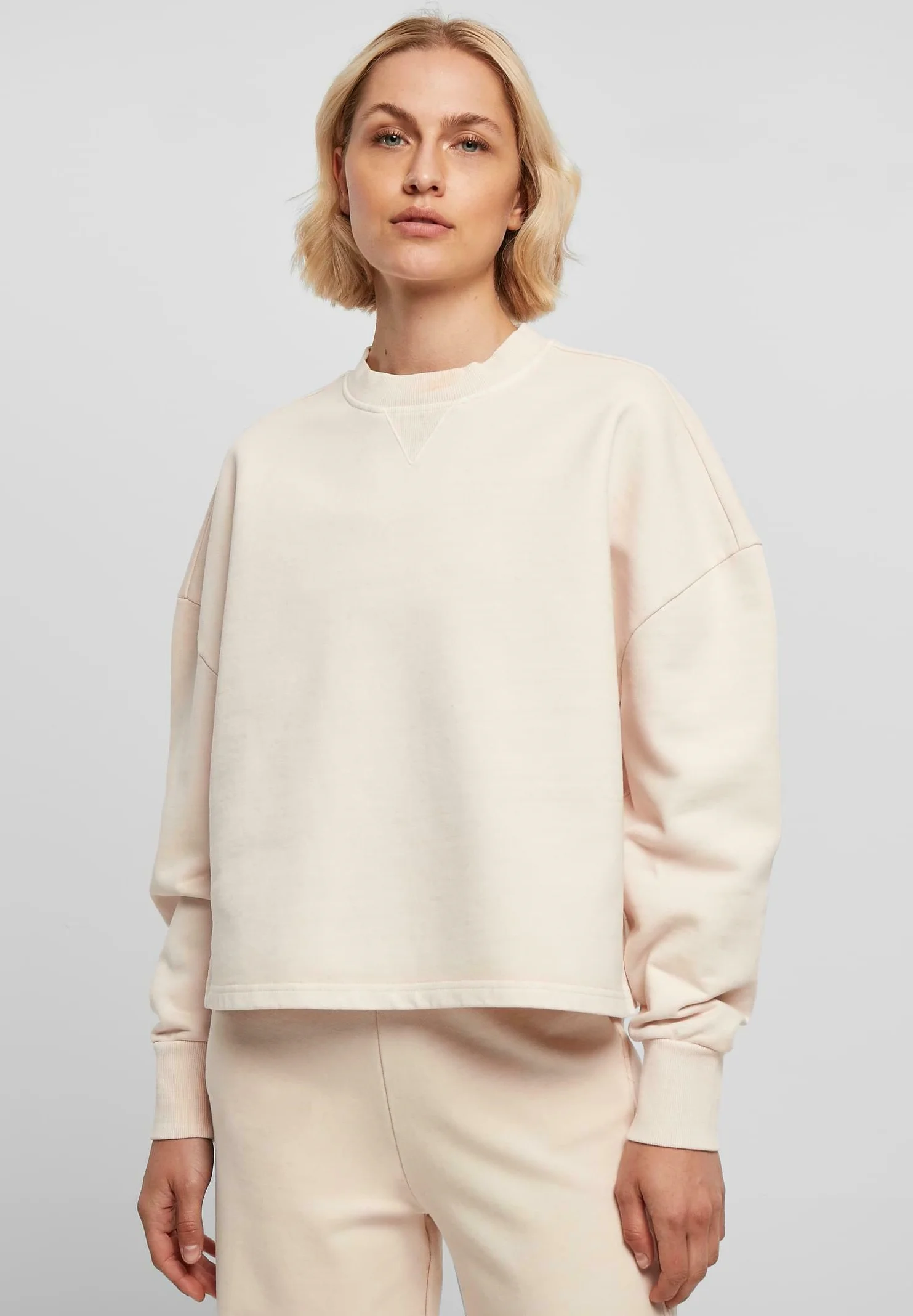 Sudadera Urban Classics de cuello redondo de felpa gruesa teñida en prenda
