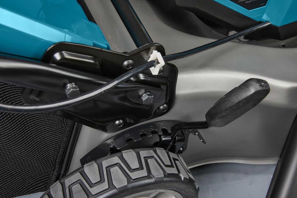 Makita DLM536Z Akumulatorska kosilica za travu 53 cm s napajanjem od 2 x 18 V. Bez baterija i punjača.
