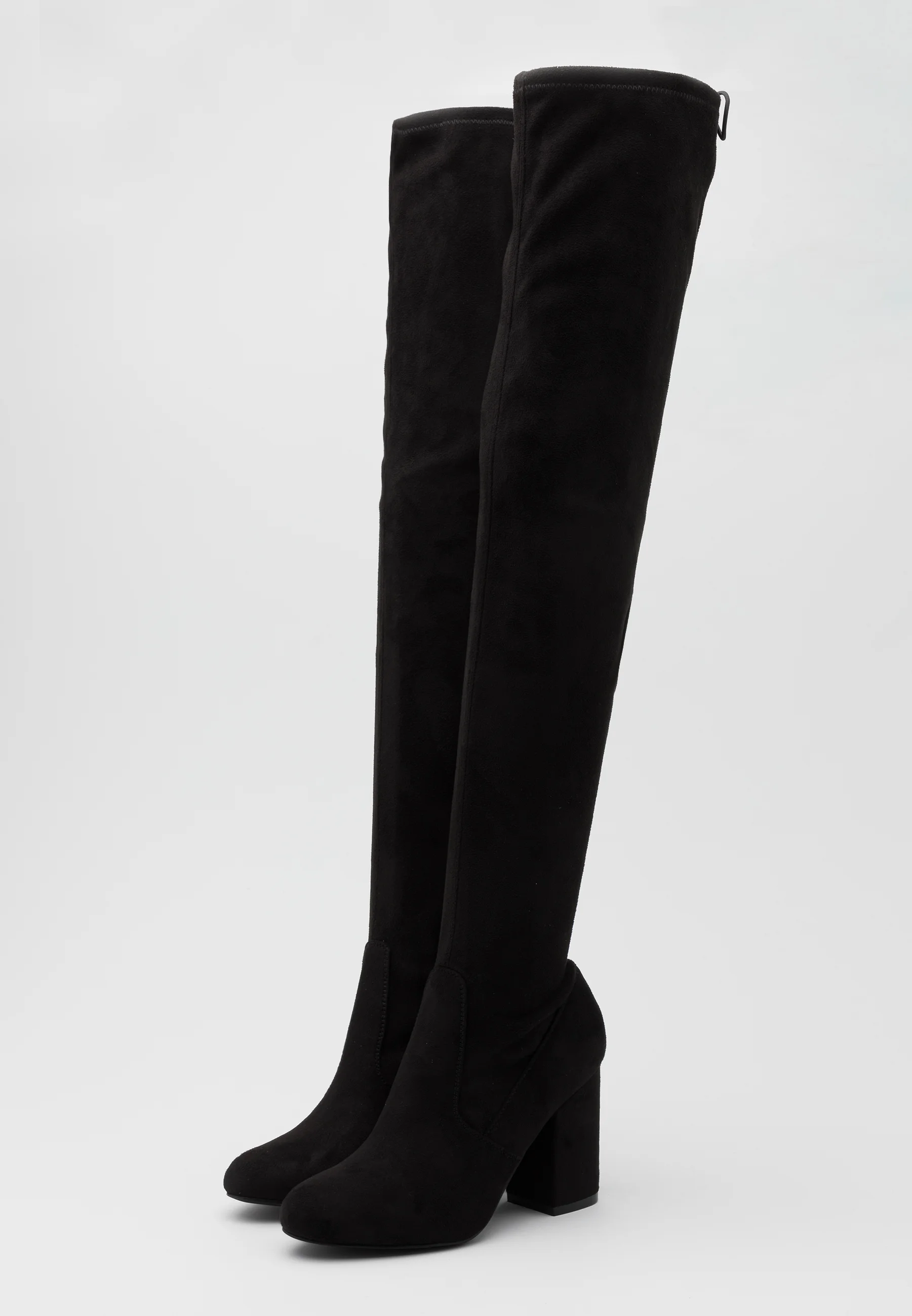 Botas de tacón alto pares e impares