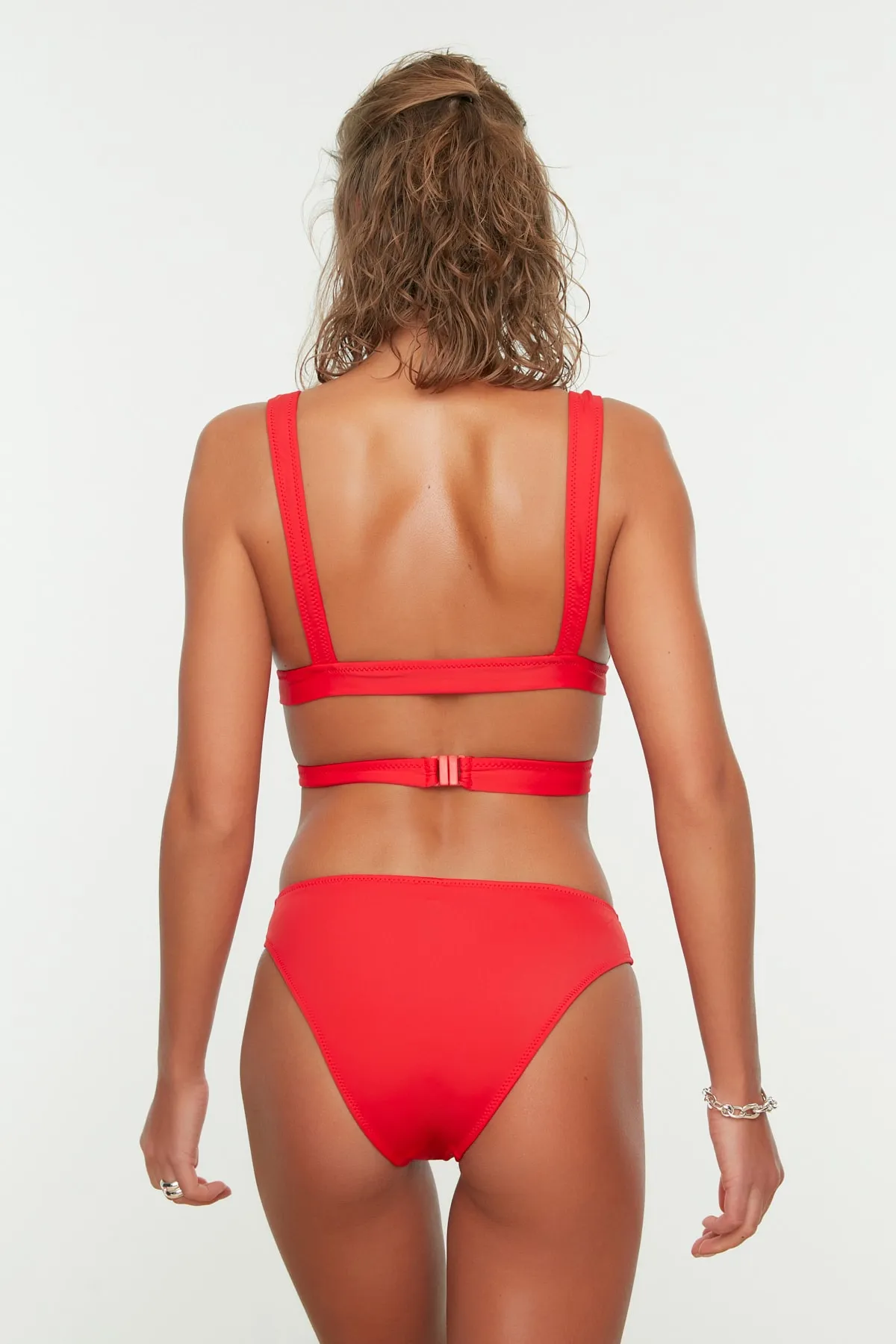 Trendyol Collection  Rote Bikinihose mit normalem Beinausschnitt TBESS21BA0122