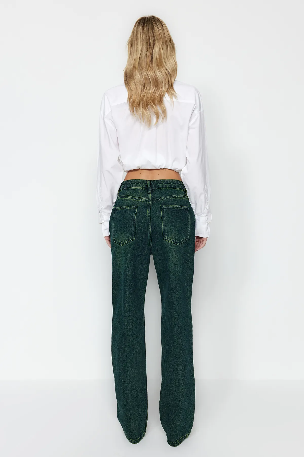 Trendyol Collection  Dunkelblaue Vintage-Jeans mit niedriger Taille und weitem Bein in blassem Effekt TWOAW24JE00304
