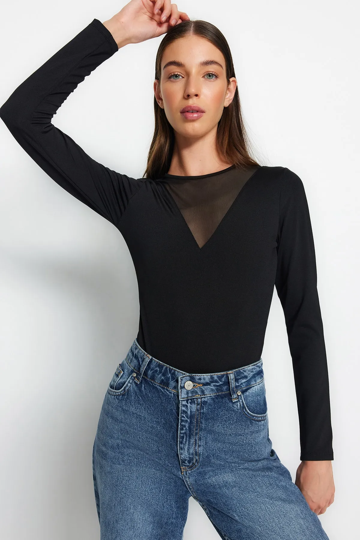 Trendyol Collection  Schwarzer, tief ausgeschnittener Stretch-Strickbody aus Tüll mit Rundhalsausschnitt und Druckknöpfen TWOAW24BD00012