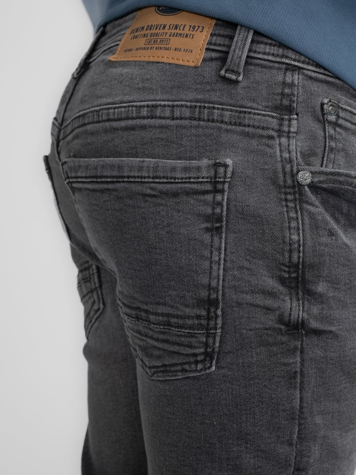 Petrol Industries Tapered Fit Jeans Turner Sequim in Grau günstig kaufen