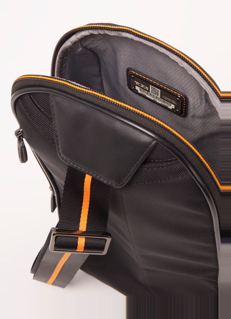 Tumi McLaren Torque Sling -olkalaukku nahkayksityiskohdilla