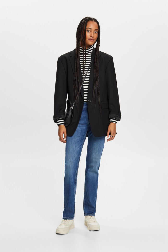 Gerade geschnittene Jeans mit mittelhohem Bund