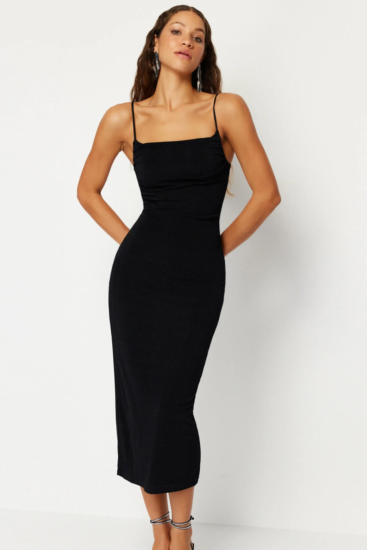 Trendyol Collection  Schwarzes glitzerndes, stilvolles Abendkleid TPRSS24EL00037