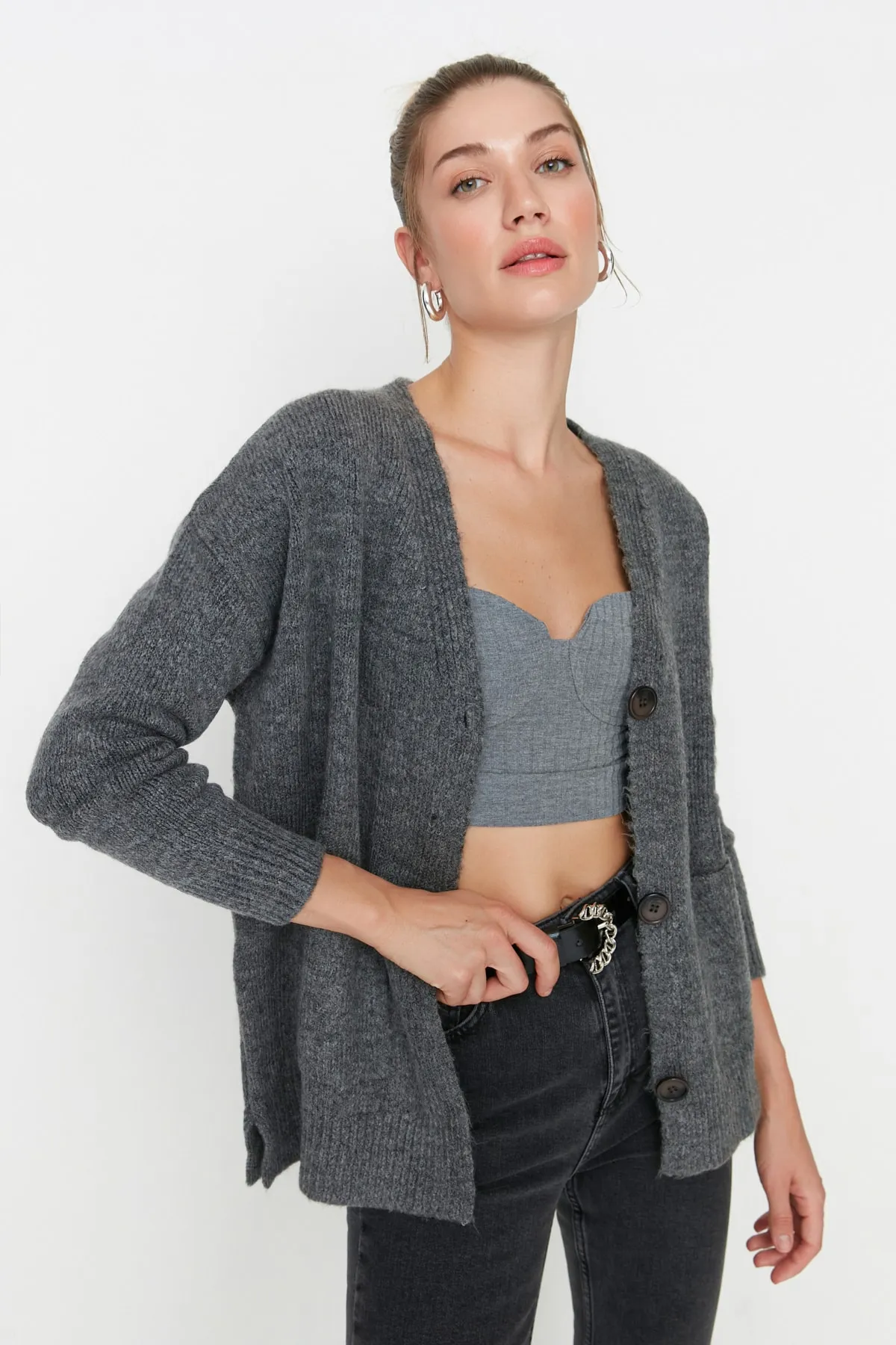 Trendyol Collection  Anthrazitfarbener Basic-Cardigan aus weicher, strukturierter Strickware TWOAW20HI0213