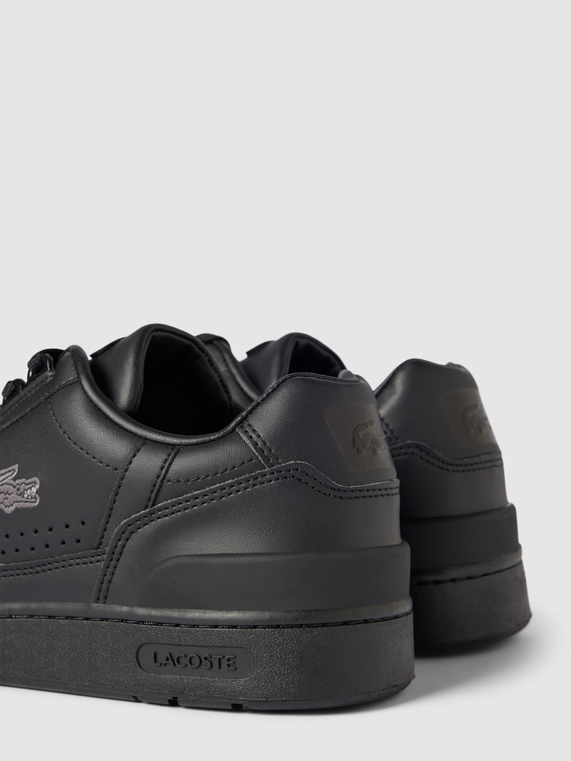 Sneaker in unifarbenem Design mit Label-Stitching in weiß