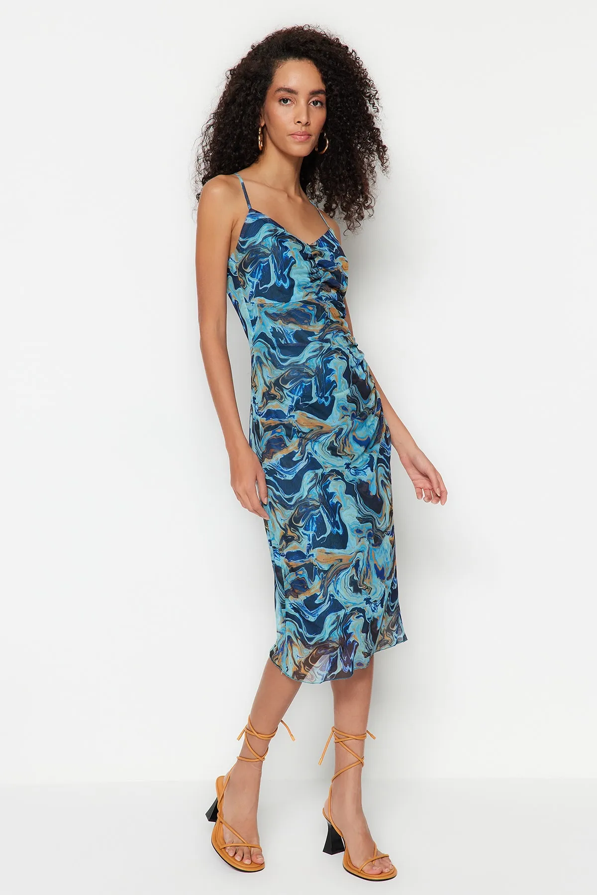 Trendyol Collection  Blau gemustertes Strickkleid aus gerafftem Tüll TWOSS23EL00646