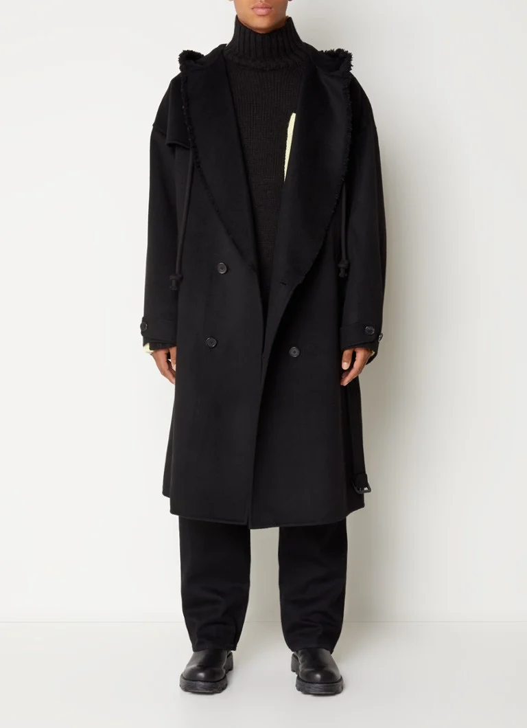 Extra large cruzada gabardina de la oveja with capucha y cinturón de JW Anderson.