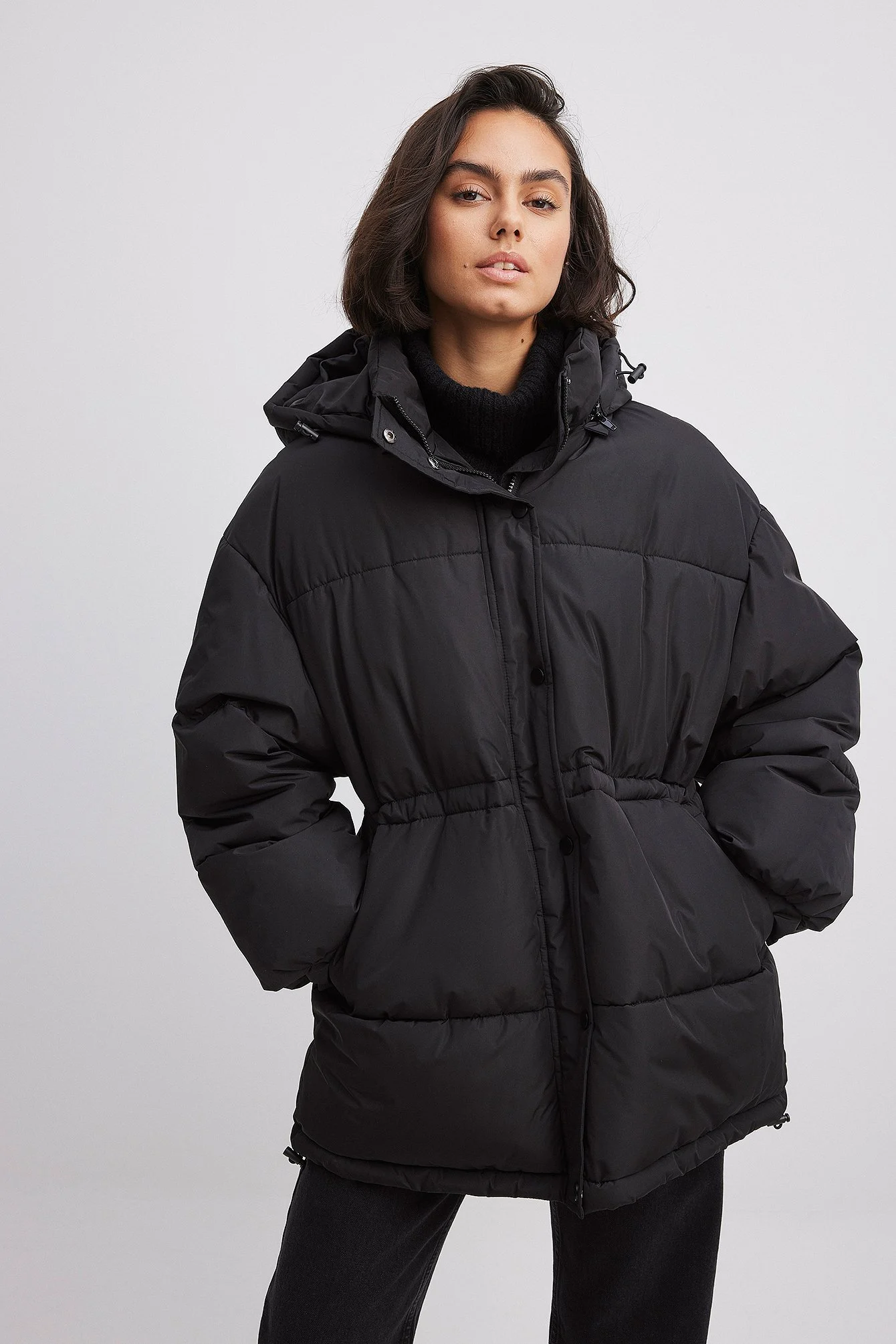 Gepolsterte Jacke mit Kordelzug in der Taille