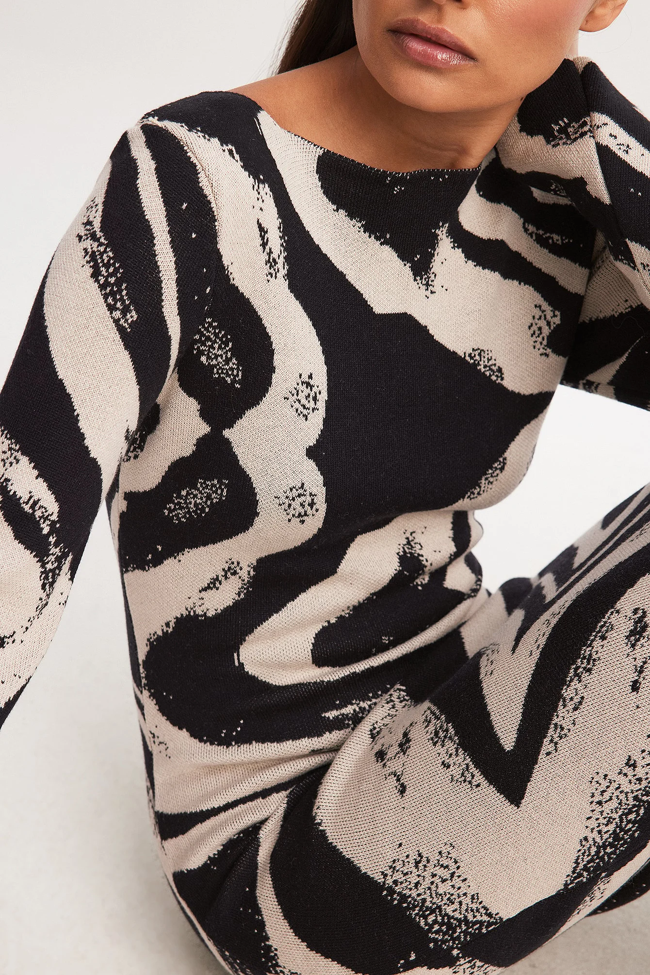 Maxi-Strickkleid mit weiten Ärmeln