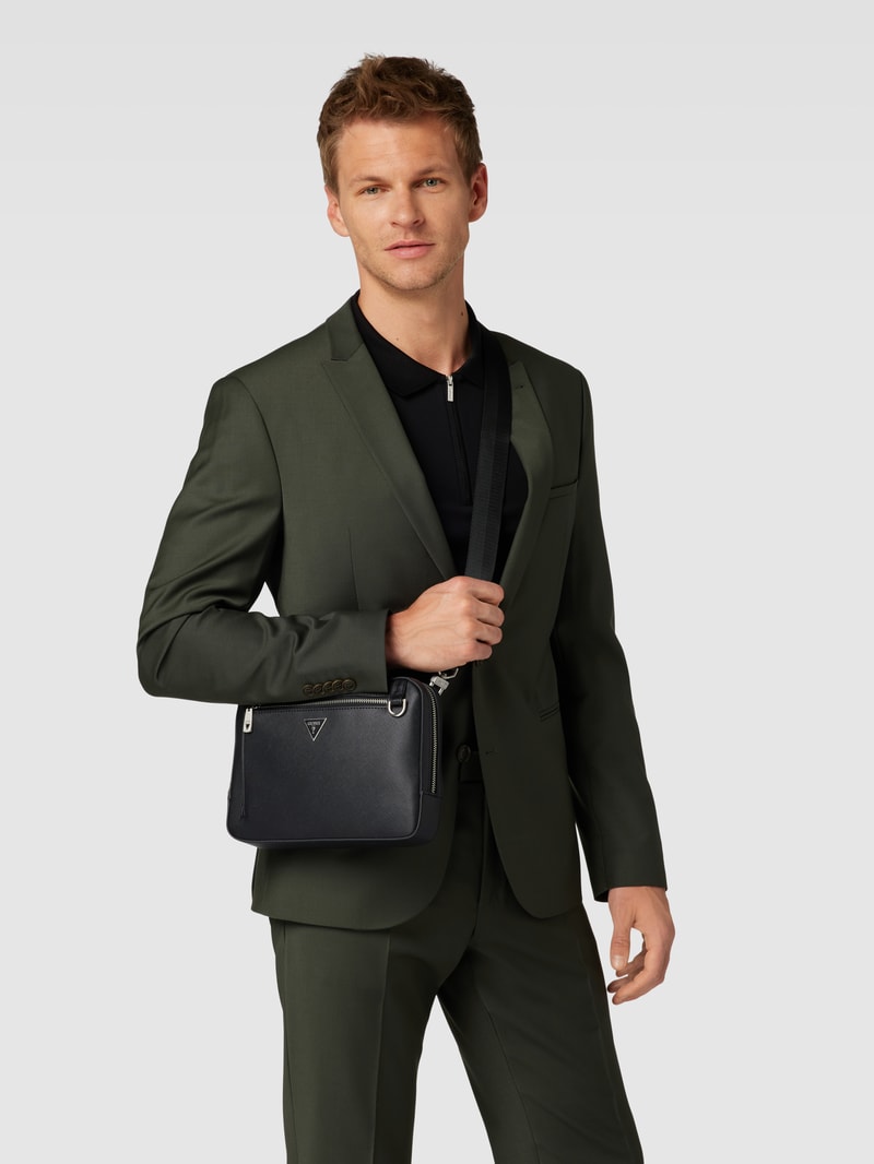 Umhängetasche mit Label-Applikation in schwarz