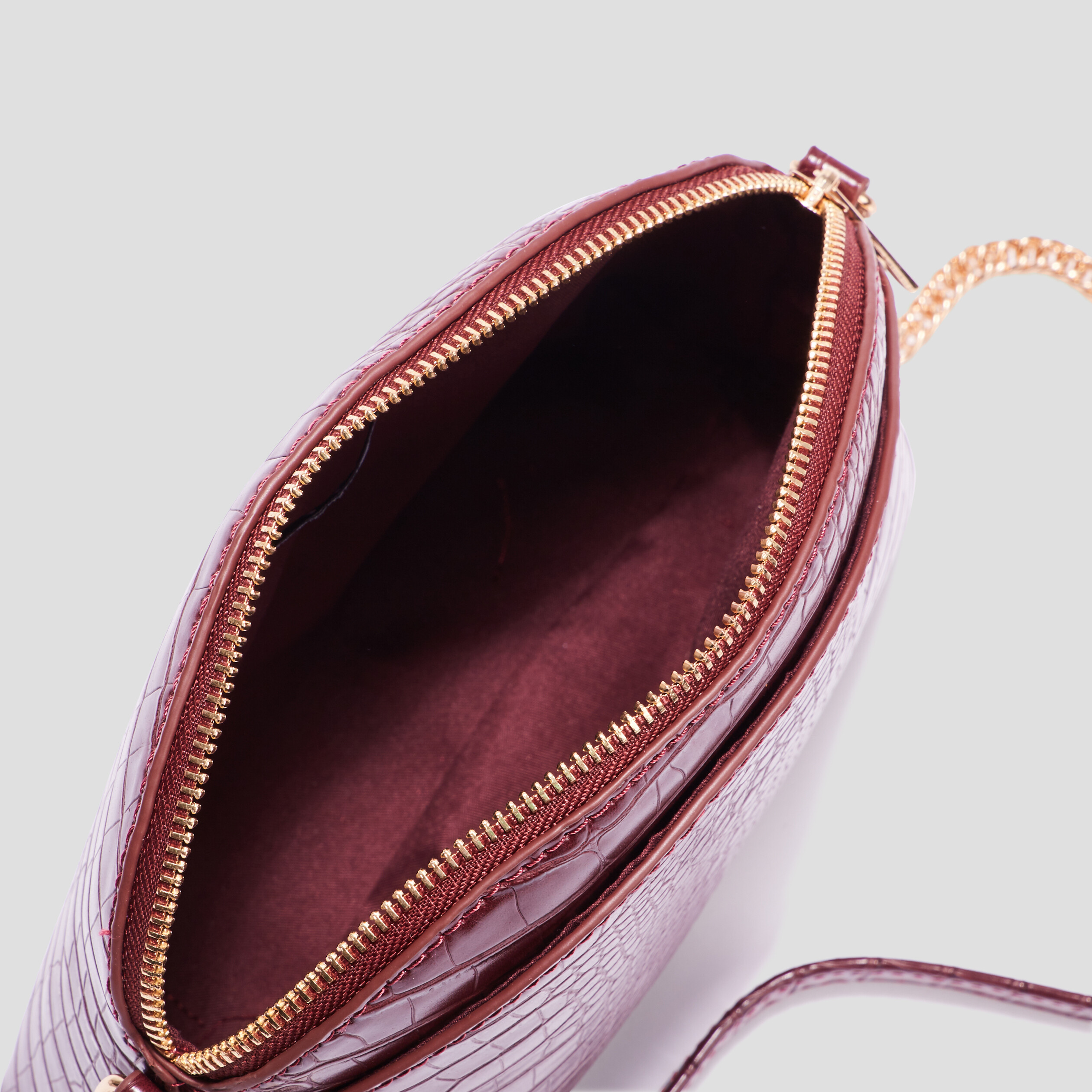 Sac en bandoulière vernis effet croco bordeaux femme | La Halle