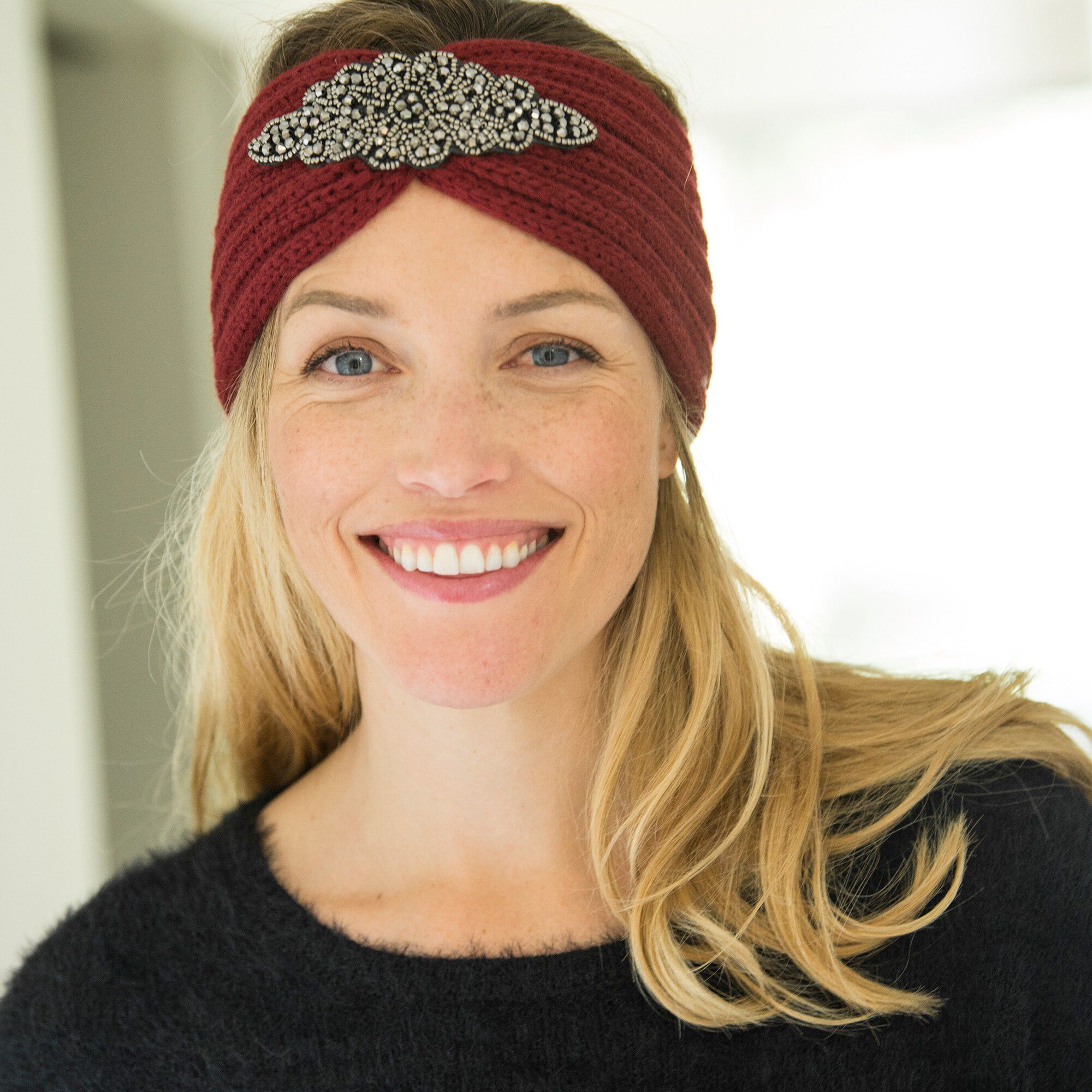 Headband en maille avec bijou